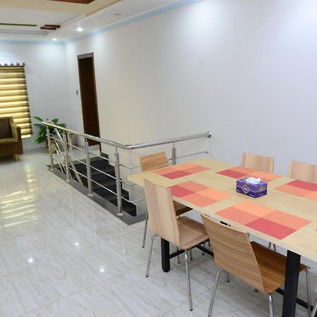 Hotel Deluxe Lahore Ngoại thất bức ảnh