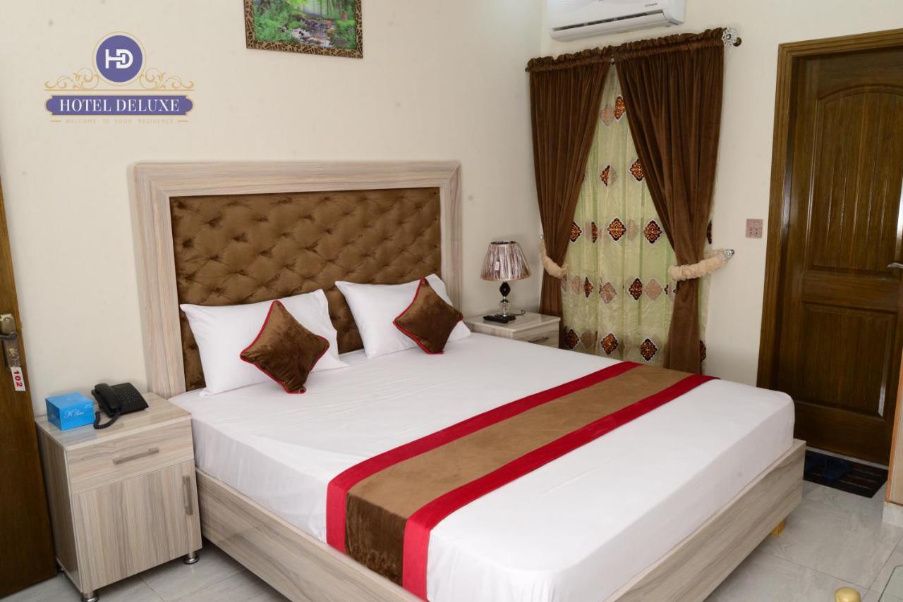 Hotel Deluxe Lahore Ngoại thất bức ảnh