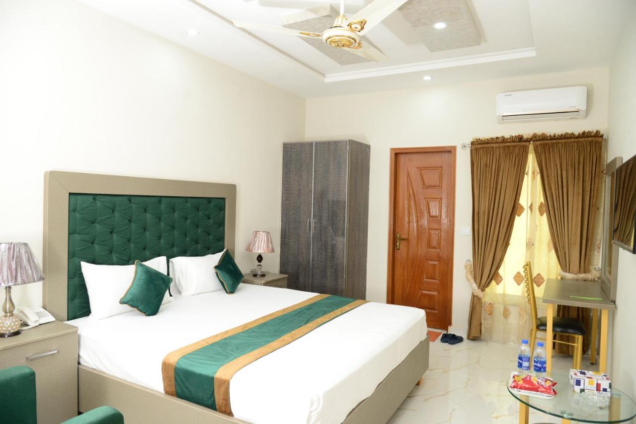 Hotel Deluxe Lahore Ngoại thất bức ảnh
