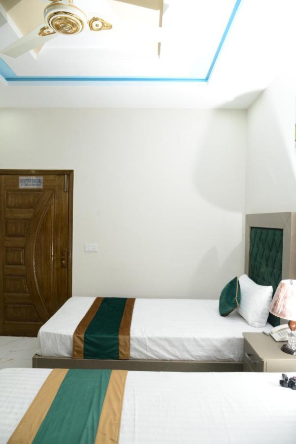 Hotel Deluxe Lahore Ngoại thất bức ảnh