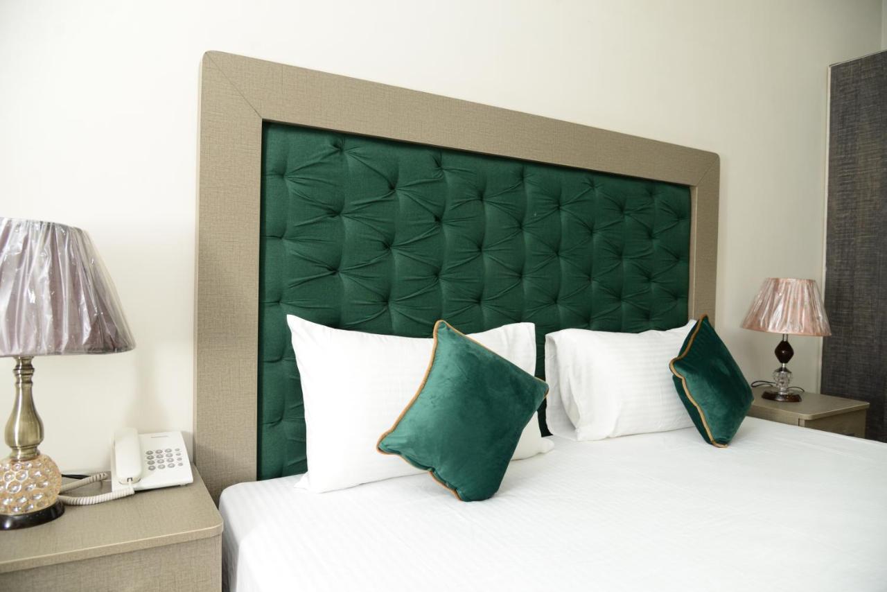 Hotel Deluxe Lahore Ngoại thất bức ảnh