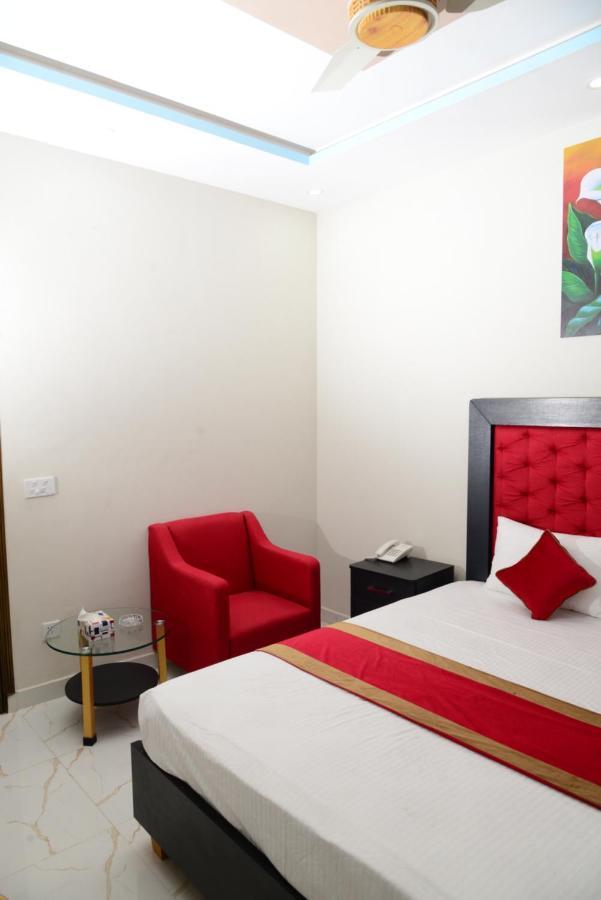Hotel Deluxe Lahore Ngoại thất bức ảnh