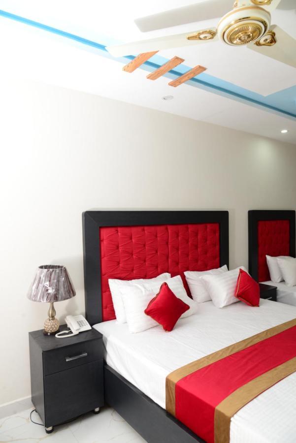 Hotel Deluxe Lahore Ngoại thất bức ảnh