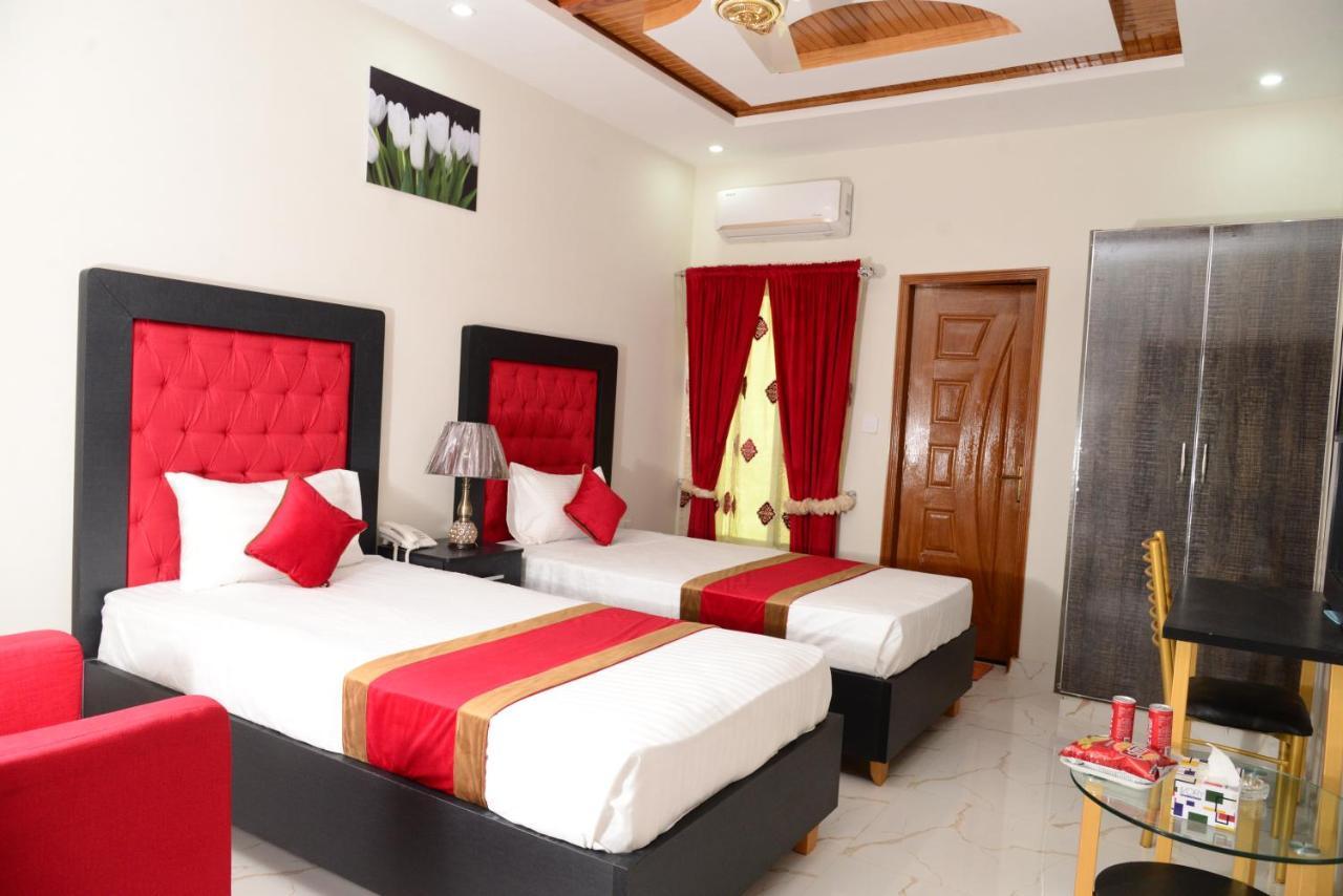 Hotel Deluxe Lahore Ngoại thất bức ảnh