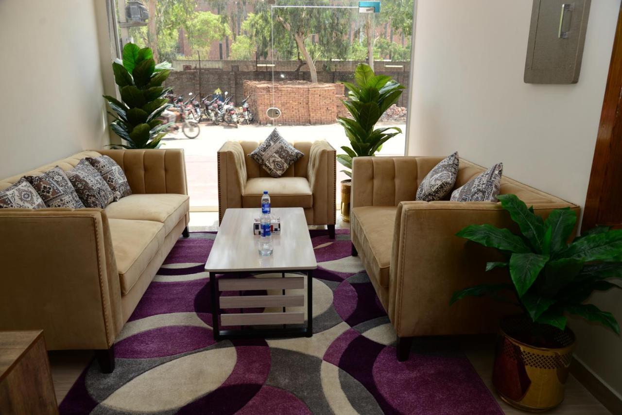 Hotel Deluxe Lahore Ngoại thất bức ảnh