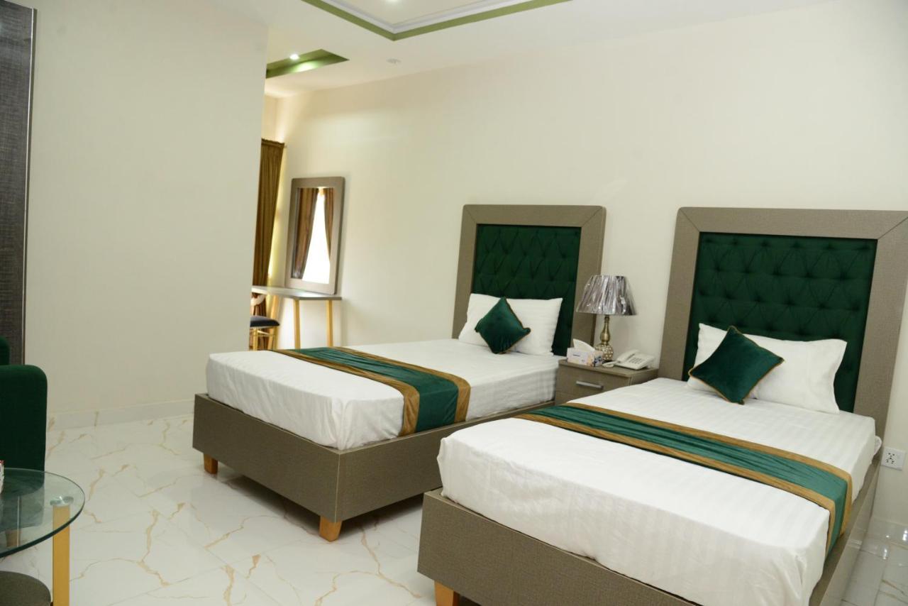 Hotel Deluxe Lahore Ngoại thất bức ảnh