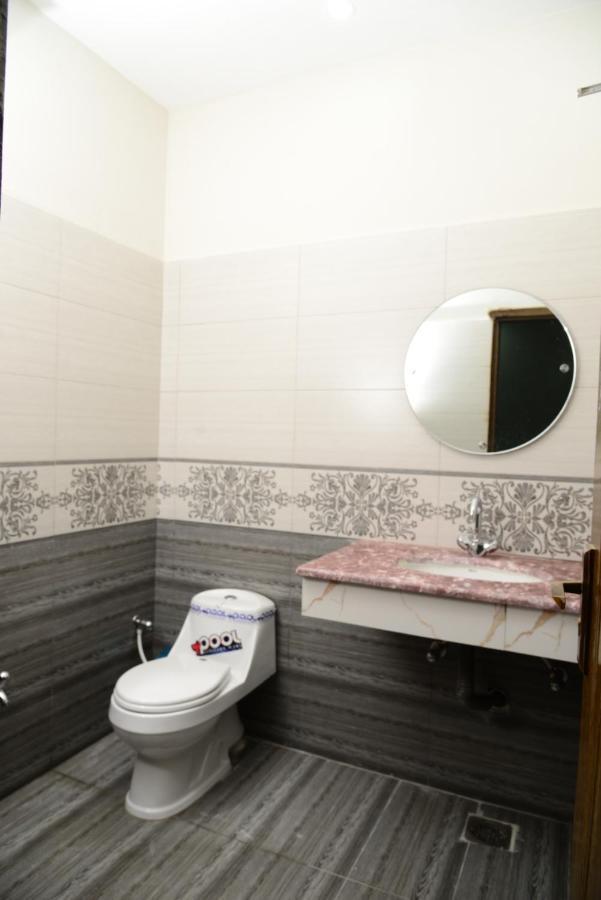 Hotel Deluxe Lahore Ngoại thất bức ảnh