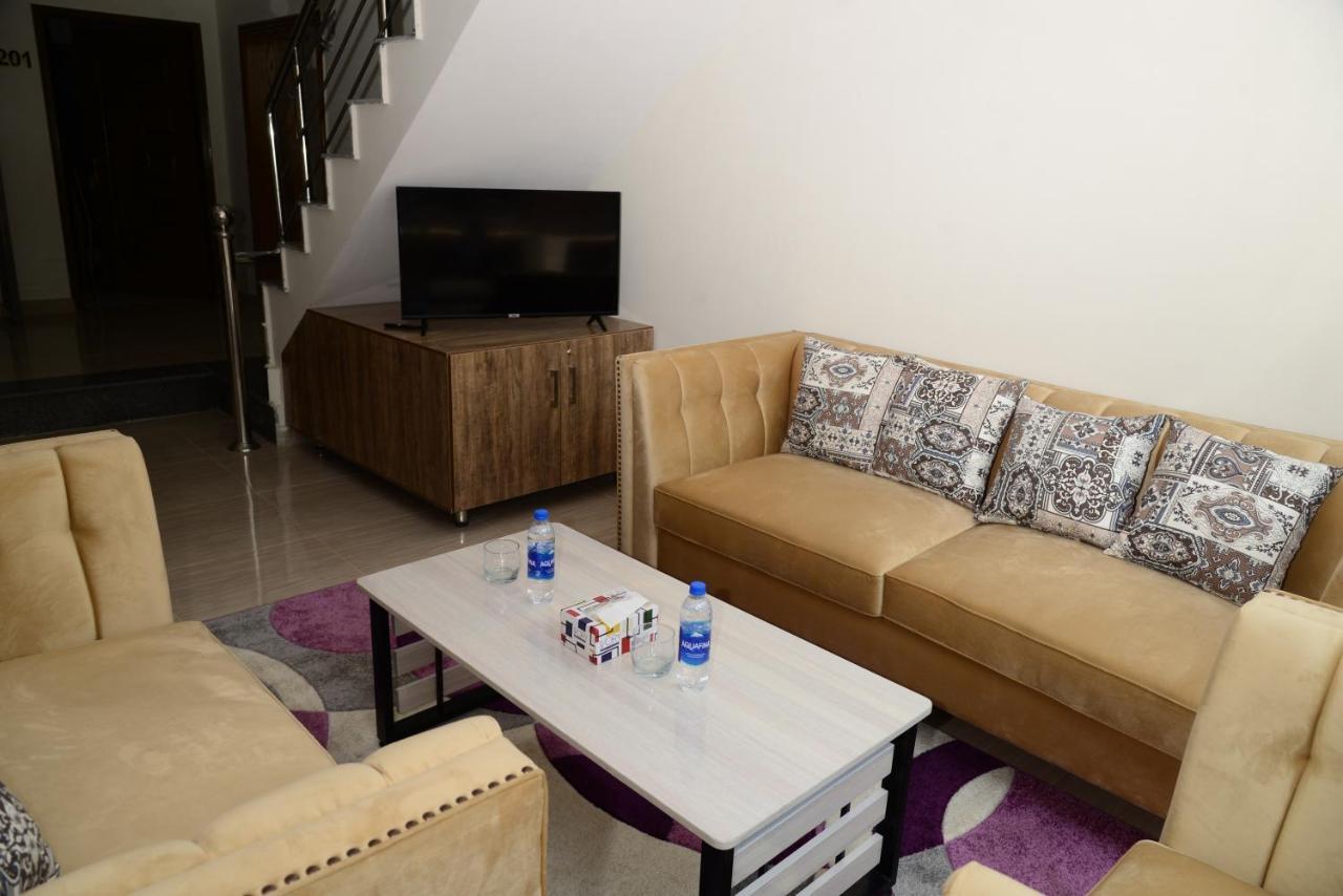 Hotel Deluxe Lahore Ngoại thất bức ảnh