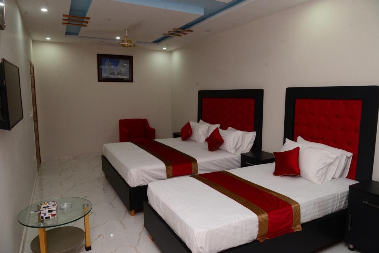 Hotel Deluxe Lahore Ngoại thất bức ảnh