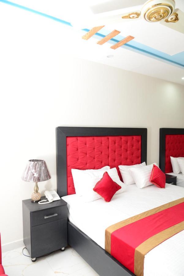 Hotel Deluxe Lahore Ngoại thất bức ảnh
