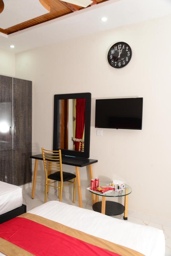 Hotel Deluxe Lahore Ngoại thất bức ảnh