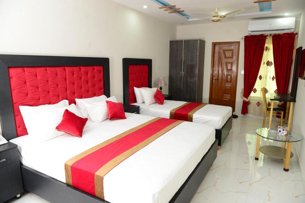 Hotel Deluxe Lahore Ngoại thất bức ảnh