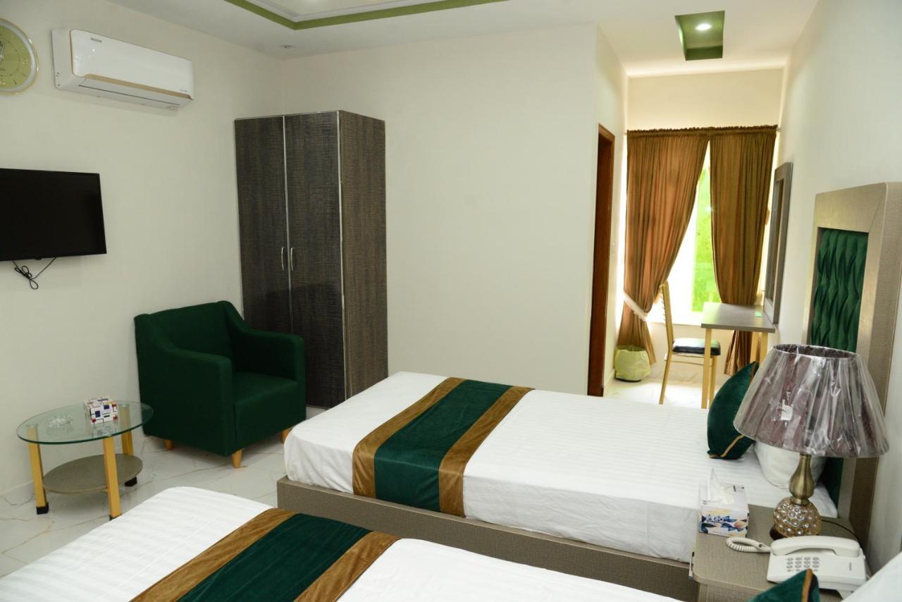 Hotel Deluxe Lahore Ngoại thất bức ảnh