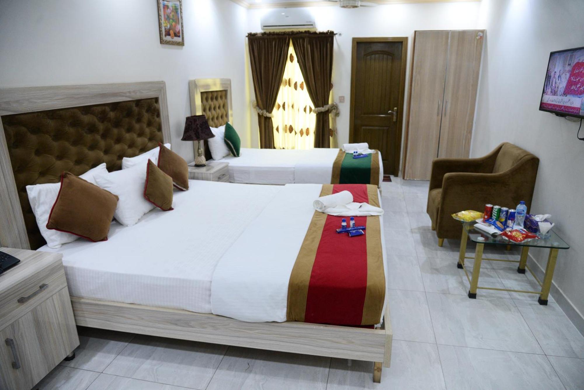 Hotel Deluxe Lahore Ngoại thất bức ảnh
