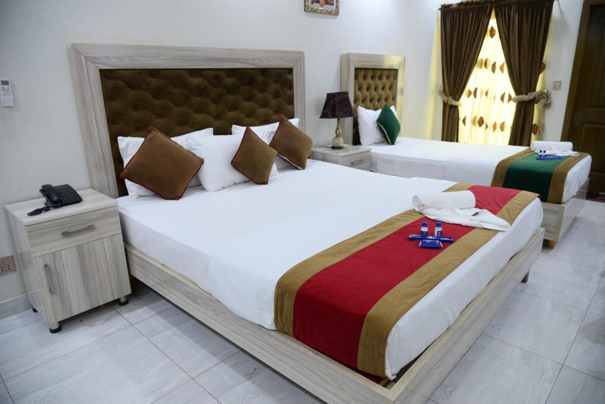 Hotel Deluxe Lahore Ngoại thất bức ảnh