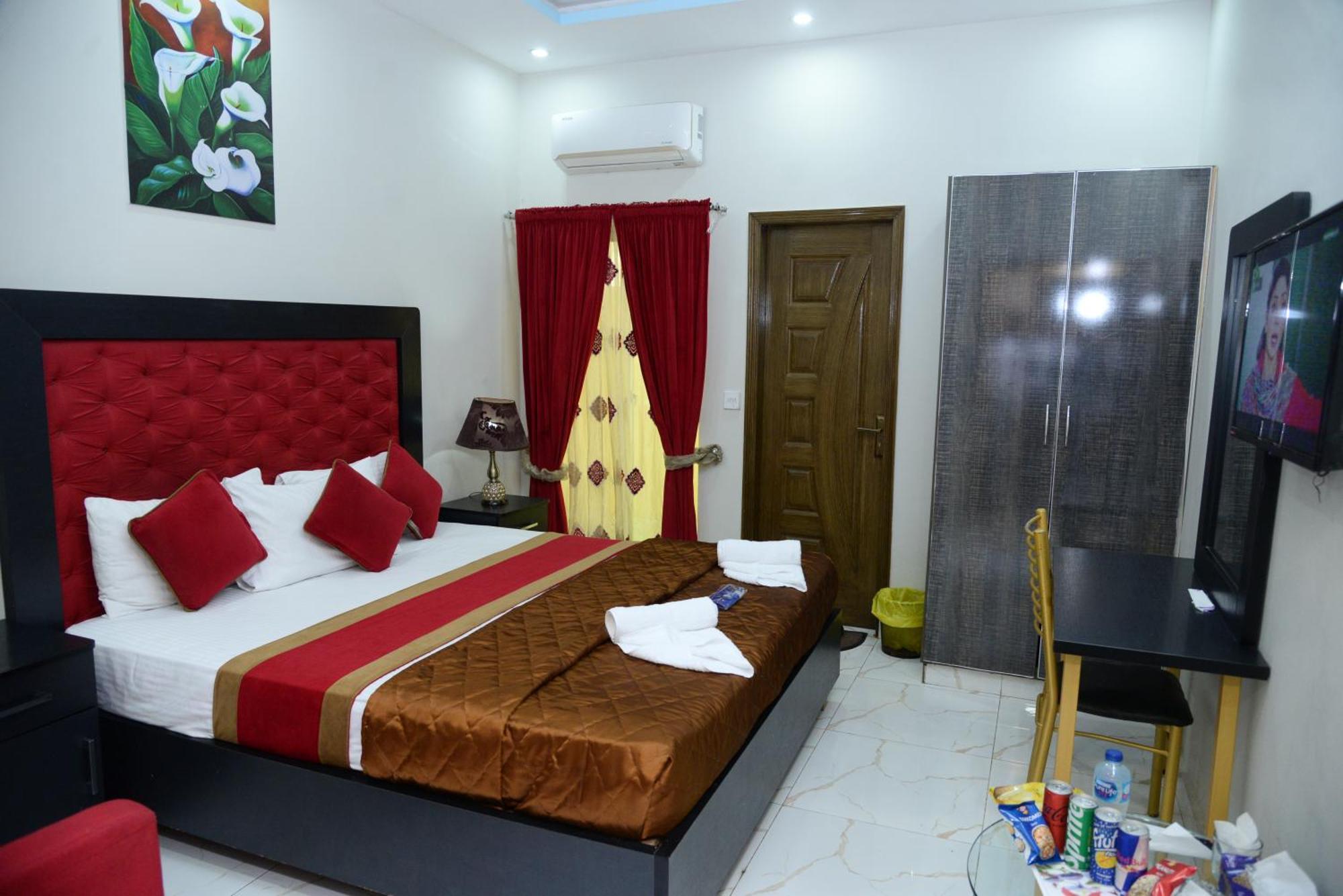 Hotel Deluxe Lahore Ngoại thất bức ảnh
