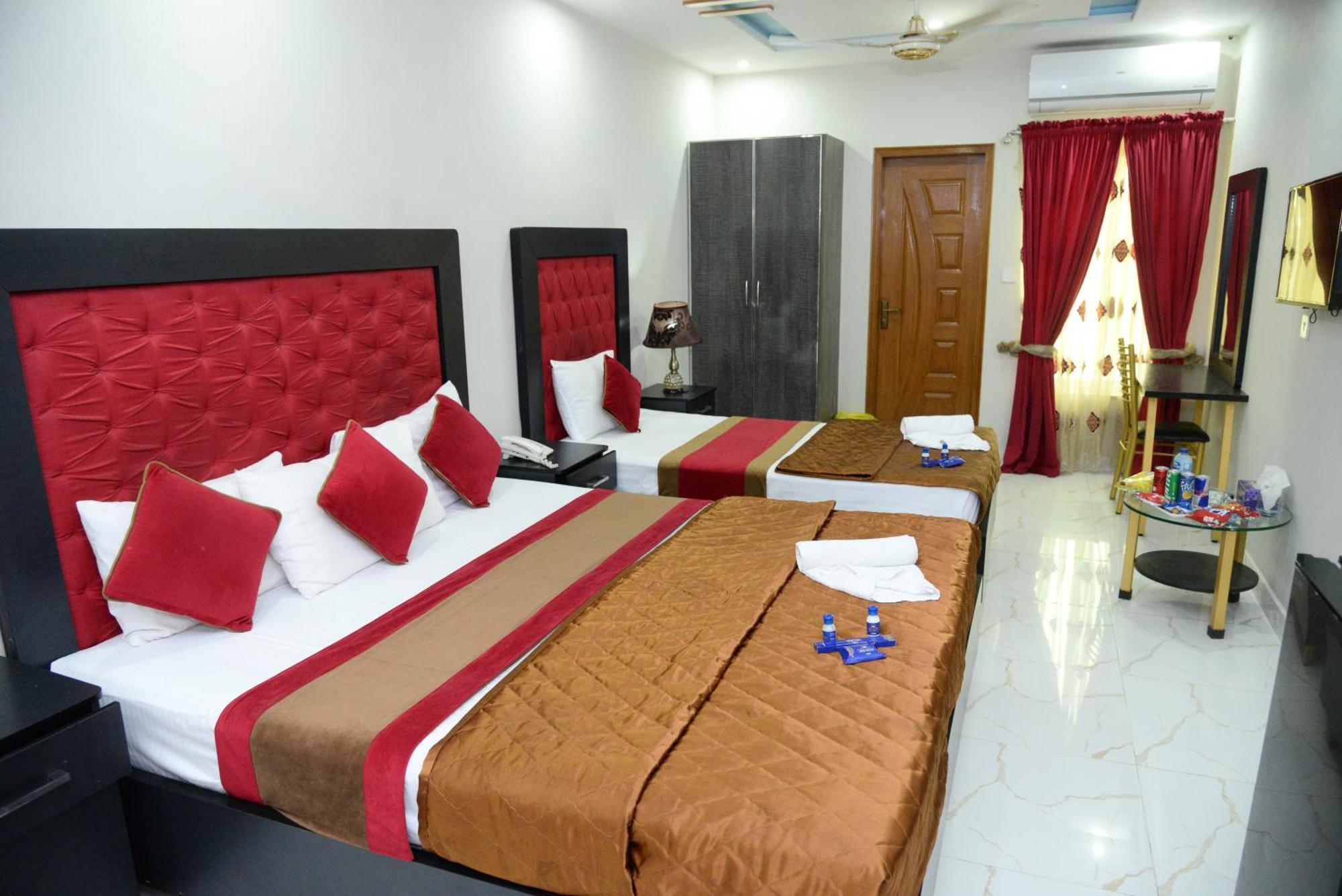 Hotel Deluxe Lahore Ngoại thất bức ảnh