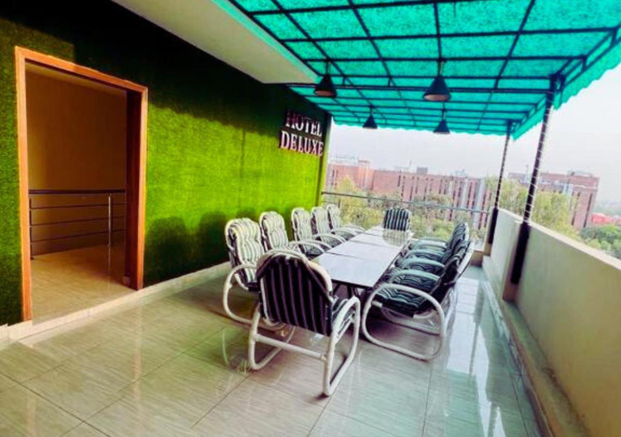 Hotel Deluxe Lahore Ngoại thất bức ảnh
