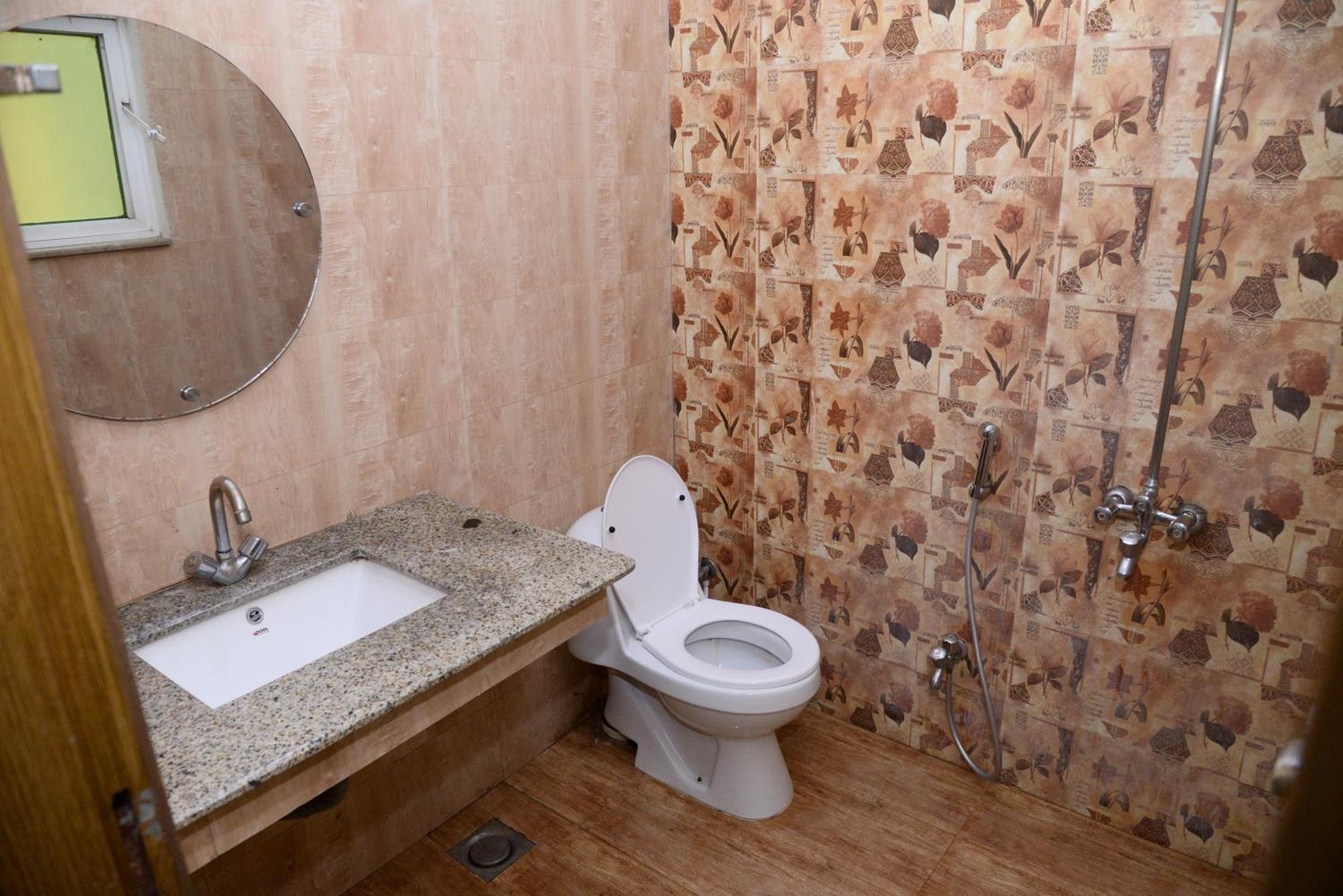 Hotel Deluxe Lahore Ngoại thất bức ảnh